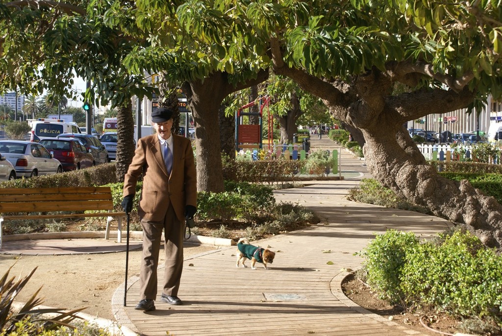 One of the locals and dog - Valencia 2010. © Richard Gladwell www.photosport.co.nz
